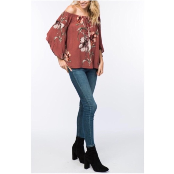 New! Off Shoulder Floral Top - Picture 3 of 3